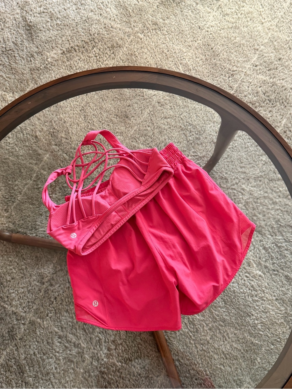 Lululemon lip gloss running set- free to be wild bra & hottie hot shorts